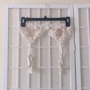 Victoria’s Secret Dream Angels Lace Garter Belt